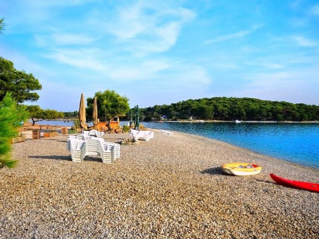Beach House Ive With Jacuzzi, Pool, Playground And Bbq In An Olive Grove With A Beach, Pomer - Istria Kültér fotó